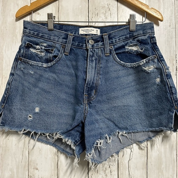 Abercrombie & Fitch The Boyfriend Mid-Rise JeanShorts Size 28/6 - Picture 3 of 4